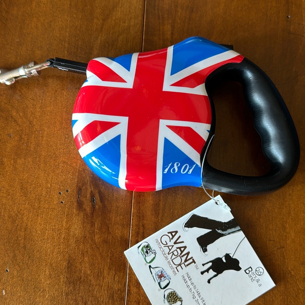 Avant Garde Retractable Leash